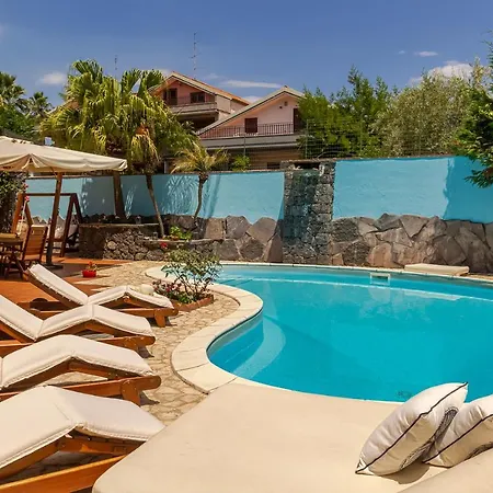 Magdalena Villa Aci Sant'Antonio