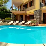 Magdalena Villa *
